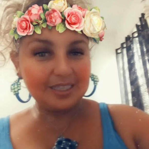 Meet your Posher, Yvette - Picture 1 of 1